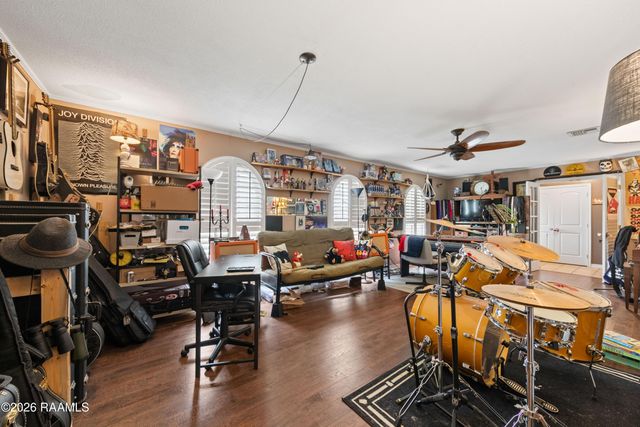 903 Oak Drive, Breaux Bridge, LA 70517