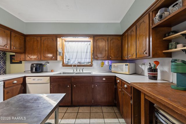 903 Oak Drive, Breaux Bridge, LA 70517