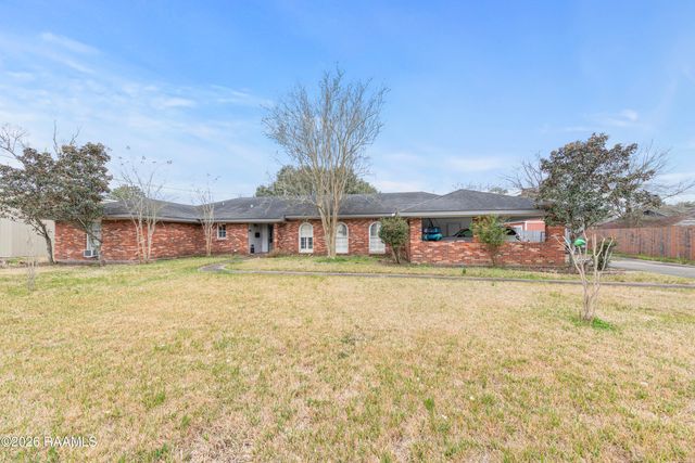 903 Oak Drive, Breaux Bridge, LA 70517