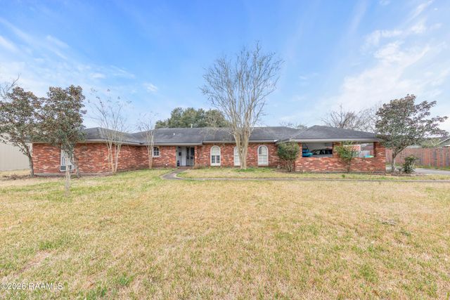 903 Oak Drive, Breaux Bridge, LA 70517