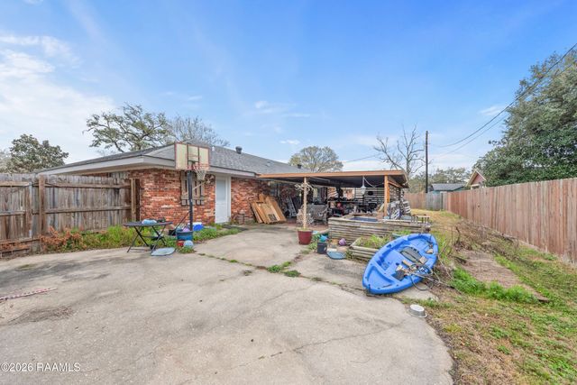 903 Oak Drive, Breaux Bridge, LA 70517