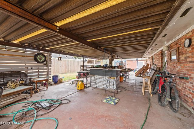 903 Oak Drive, Breaux Bridge, LA 70517