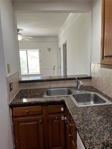 2211 S Braeswood Boulevard 23B, Houston, TX 77030