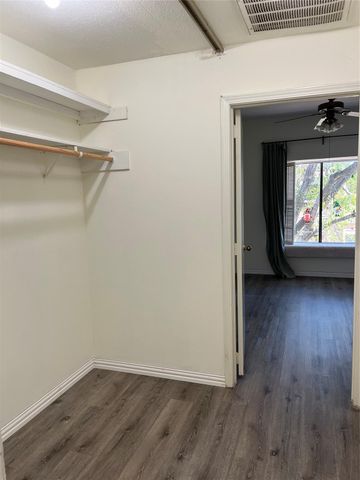 2211 S Braeswood Boulevard 23B, Houston, TX 77030