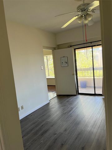 2211 S Braeswood Boulevard 23B, Houston, TX 77030