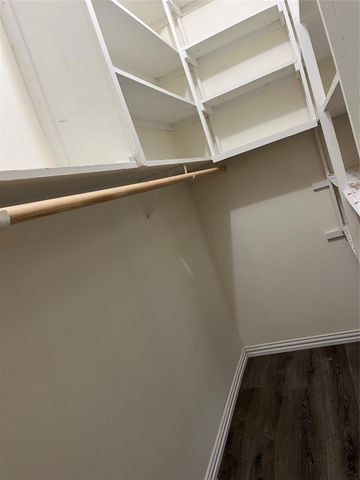 2211 S Braeswood Boulevard 23B, Houston, TX 77030