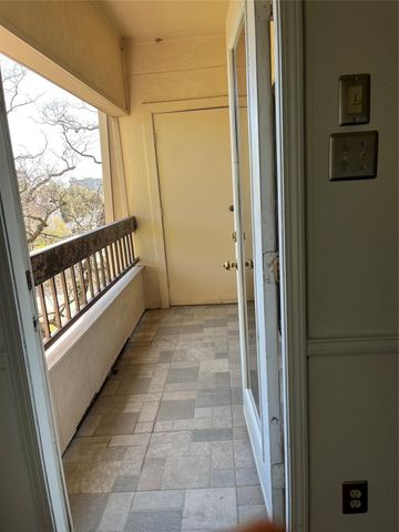 2211 S Braeswood Boulevard 23B, Houston, TX 77030