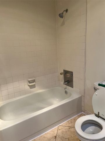 2211 S Braeswood Boulevard 23B, Houston, TX 77030