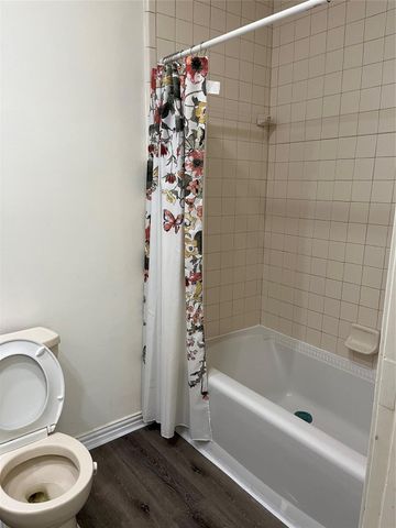 2211 S Braeswood Boulevard 23B, Houston, TX 77030