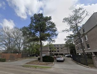 2211 S Braeswood Boulevard 23B, Houston, TX 77030