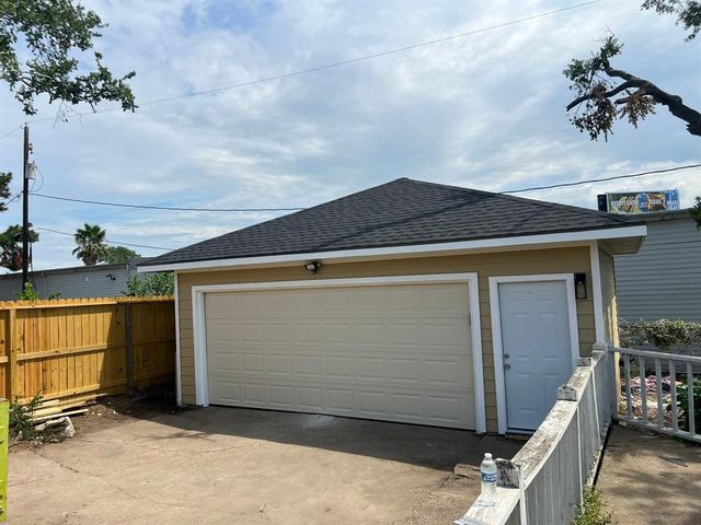 13210 Rockglen Street, Houston, TX 77015