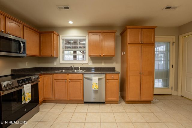 8001 Dove Wing Lane, Knoxville, TN 37938