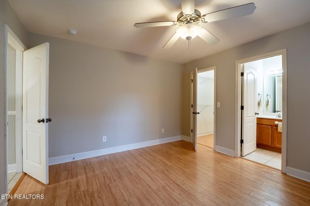 8001 Dove Wing Lane, Knoxville, TN 37938