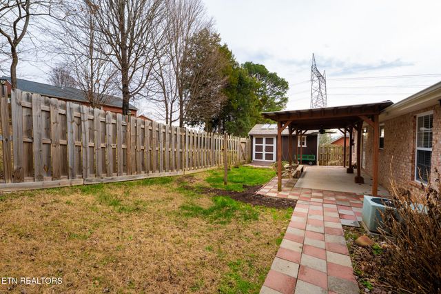 8001 Dove Wing Lane, Knoxville, TN 37938