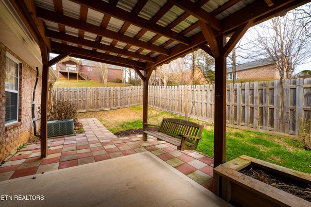 8001 Dove Wing Lane, Knoxville, TN 37938