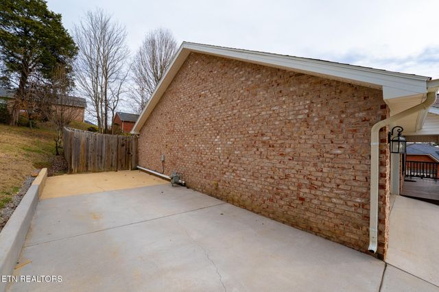 8001 Dove Wing Lane, Knoxville, TN 37938