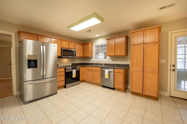 8001 Dove Wing Lane, Knoxville, TN 37938