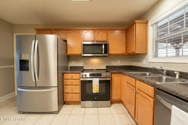 8001 Dove Wing Lane, Knoxville, TN 37938