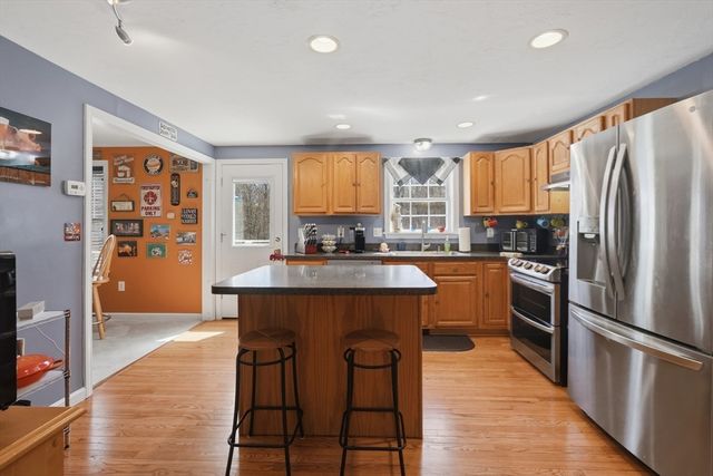 7 Nelson Rd, Charlton, MA 01507