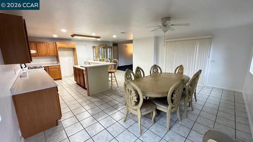 Image 12 of property listing at 2513 Sunrise Dr, Fairfield, CA 94533