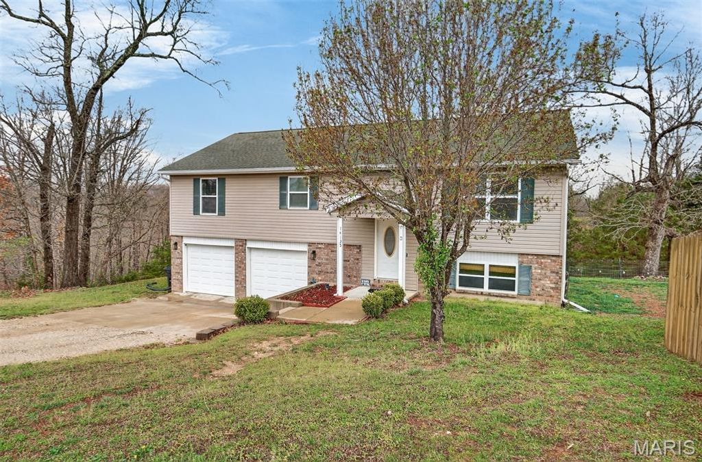 14135 Hopi Ln., Dixon, MO 65459