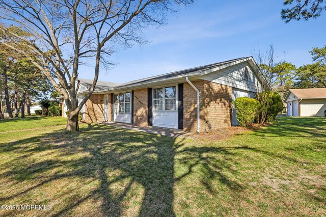 14B Cambridge Circle, Manchester, NJ 08759