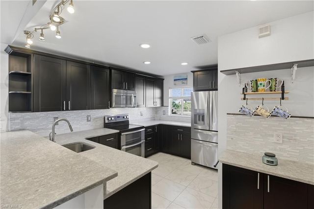 1528 NW 17th TER, Cape Coral, FL 33993