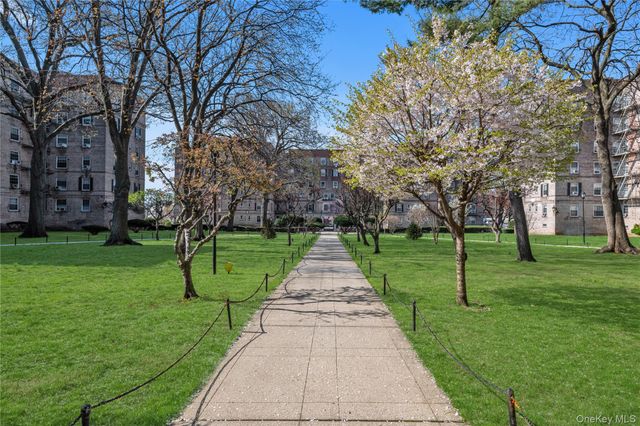 5142 30th Avenue 5I, Woodside, NY 11377