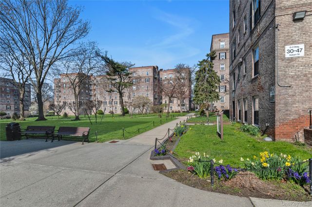 5142 30th Avenue 5I, Woodside, NY 11377