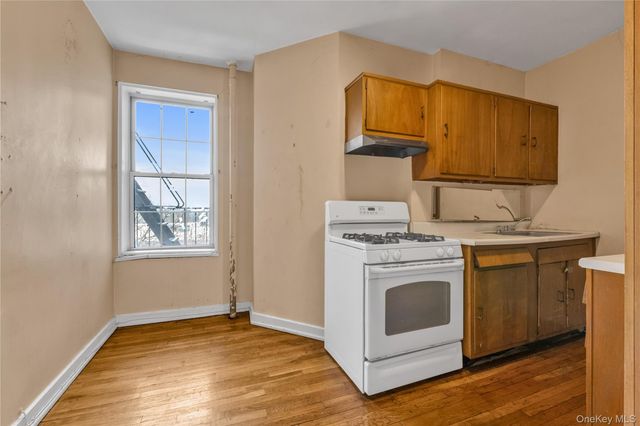 5142 30th Avenue 5I, Woodside, NY 11377
