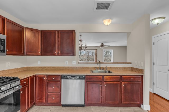 15 Freedom Way 92, East Lyme, CT 06357