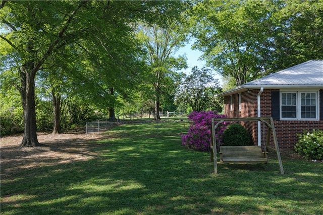 9432 81 S Highway, Iva, SC 29655