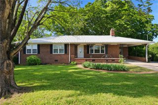 9432 81 S Highway, Iva, SC 29655