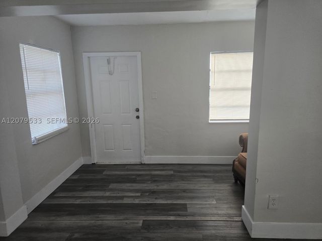 2431 NW 9th St, Fort Lauderdale, FL 33311