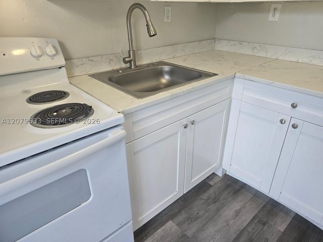 2431 NW 9th St, Fort Lauderdale, FL 33311