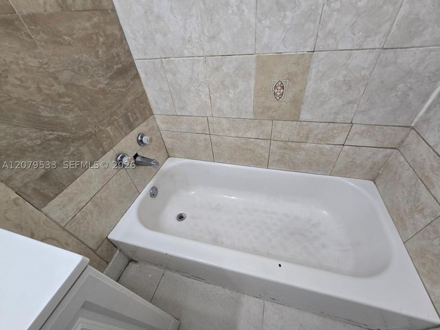 2431 NW 9th St, Fort Lauderdale, FL 33311