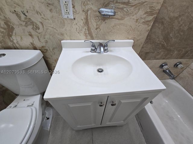 2431 NW 9th St, Fort Lauderdale, FL 33311