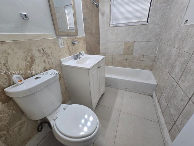2431 NW 9th St, Fort Lauderdale, FL 33311