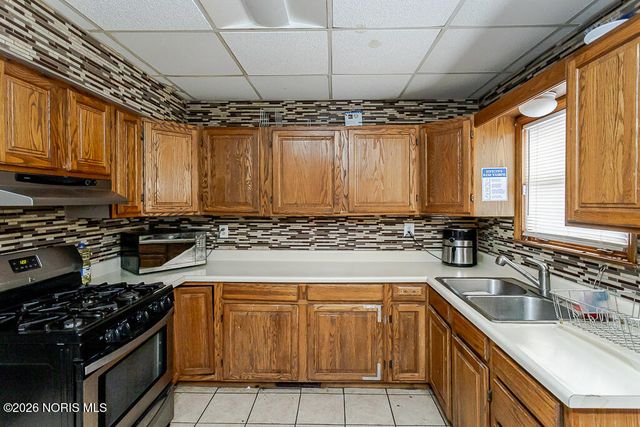 54 E Lake Street, Toledo, OH 43608