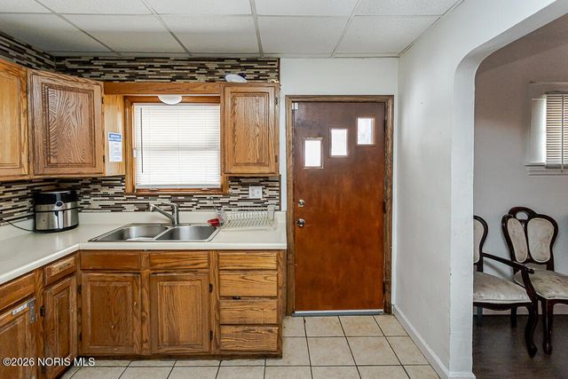 54 E Lake Street, Toledo, OH 43608