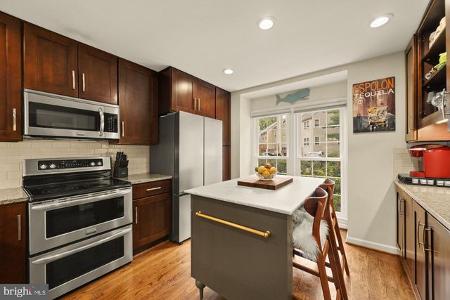 8226 MAPLE RIDGE AVE, Springfield, VA 22153