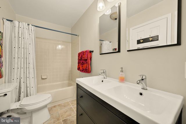8226 MAPLE RIDGE AVE, Springfield, VA 22153