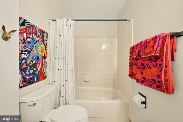 8226 MAPLE RIDGE AVE, Springfield, VA 22153