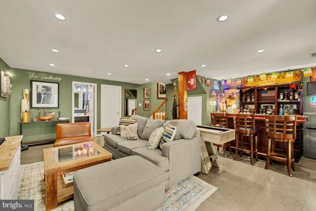 8226 MAPLE RIDGE AVE, Springfield, VA 22153
