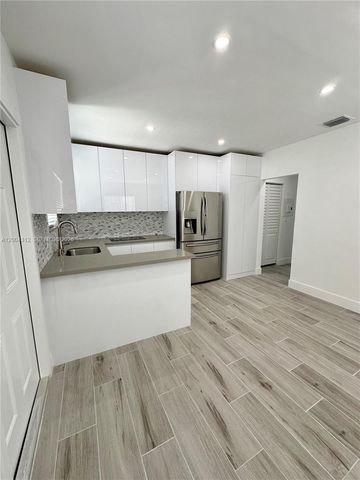 551 SW 57th Ave 1, Miami, FL 33144