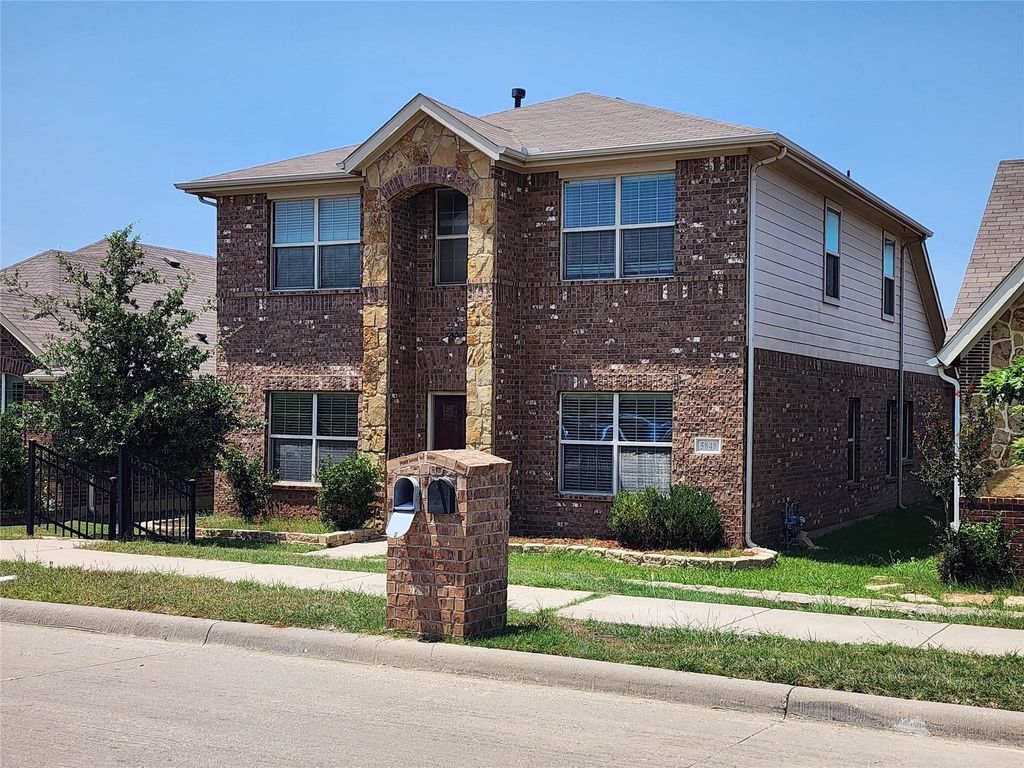 5848 Burgundy Rose Drive, Fort Worth, TX 76123