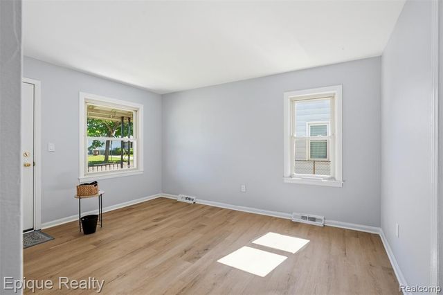 497 Montana Avenue, Pontiac, MI 48341