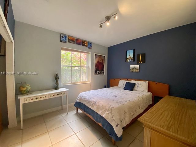 656 NW 129th Pl, Miami, FL 33182