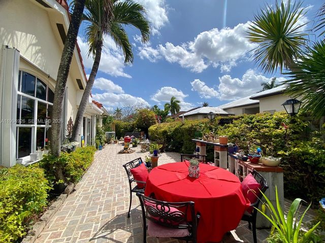 656 NW 129th Pl, Miami, FL 33182