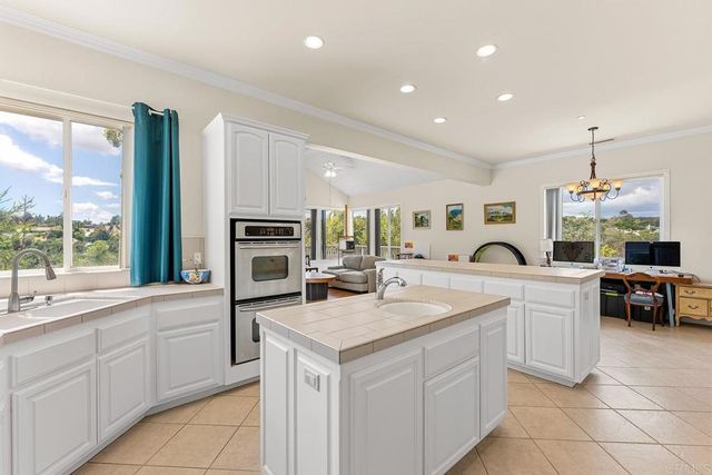 2557 Live Oak Park Rd, Fallbrook, CA 92028